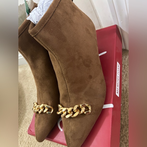 Impo Womens Elicia Chain Toffee Faux Suede Heel Ankle Boots Memory Foam Size 9.5 - Picture 4 of 5